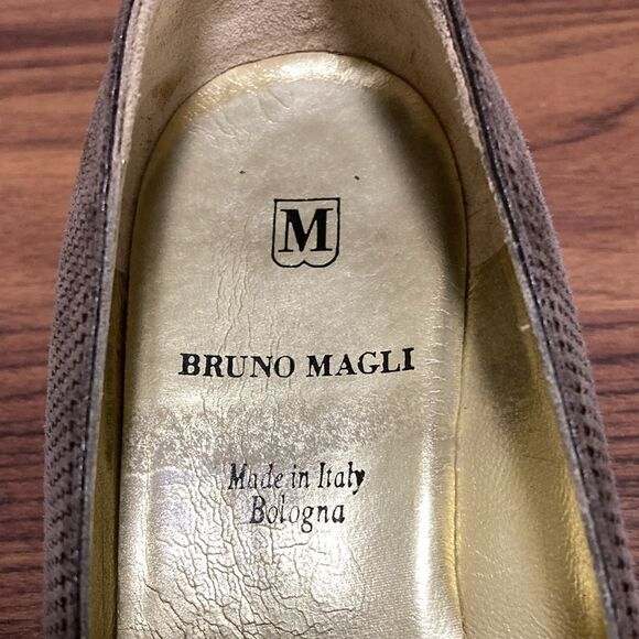 Bruno Magli Suede Leather Pumps with Low Block Heel. Brown/Taupe. Size 6.5 B. - Picture 5 of 9